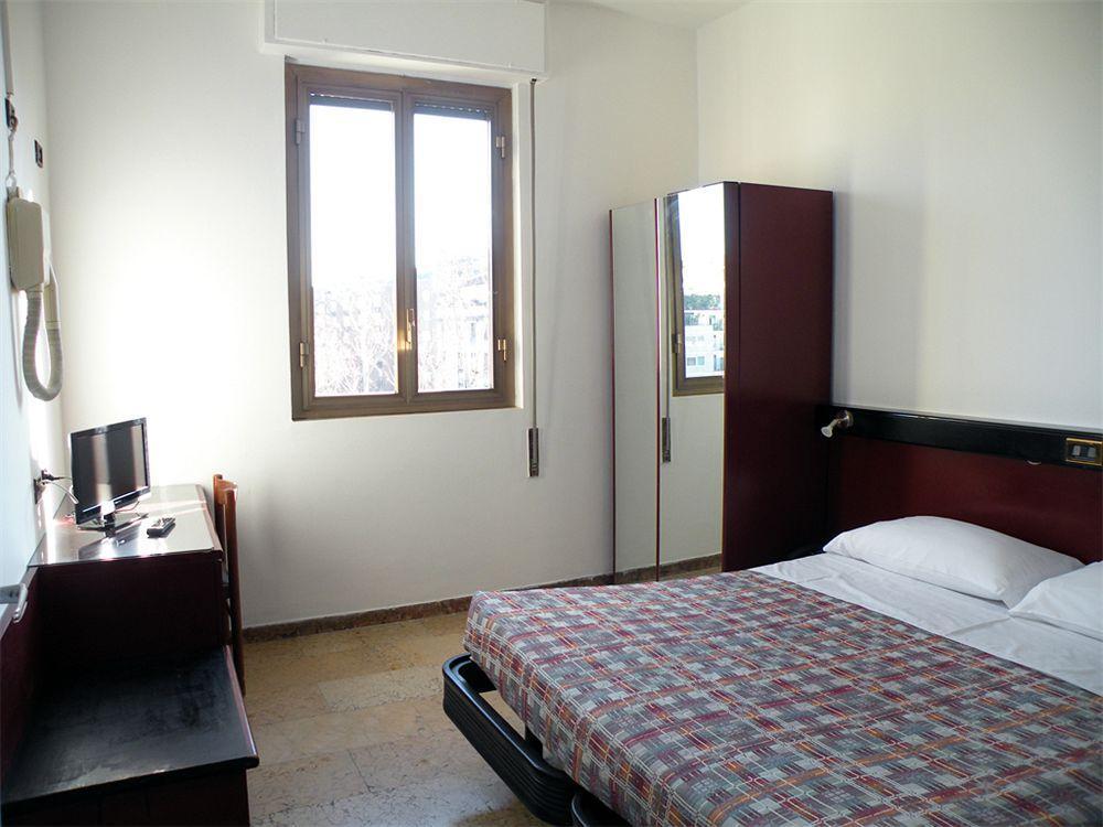 Hotel Virgilio ミラノ エクステリア 写真